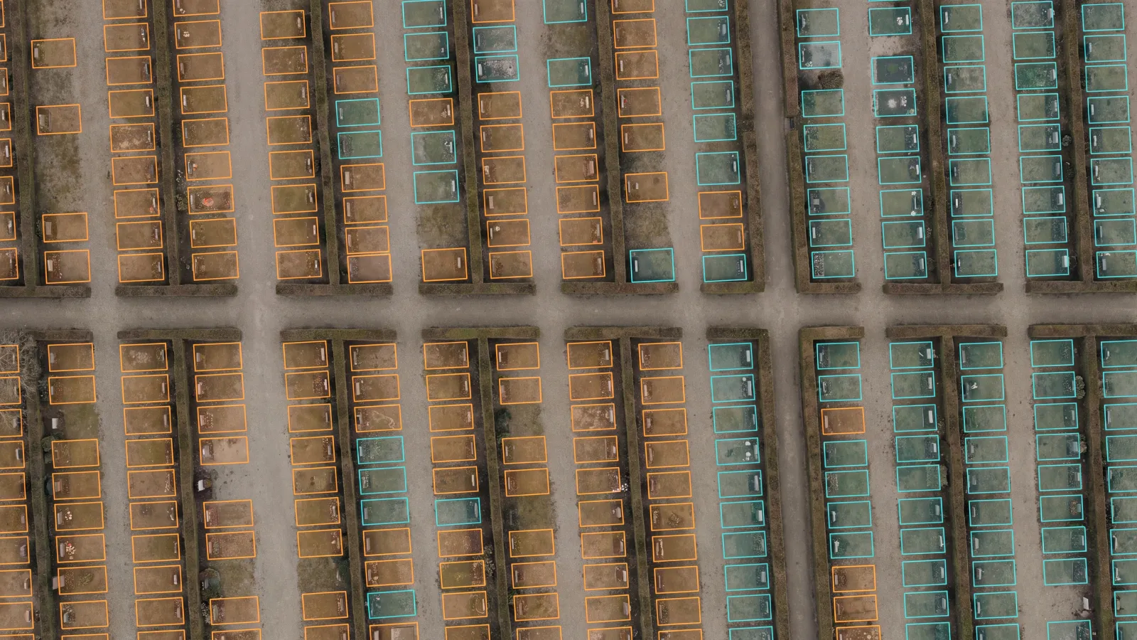 Illustration: Orthophoto eines Friedhofs mit eingezeichneten Grabgeometrien
