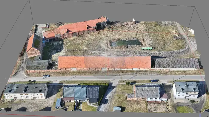 Digitaler Zwilling eines denkmalgeschützten Bauernhofs mit Scheune – 3D-Modell per Drohne