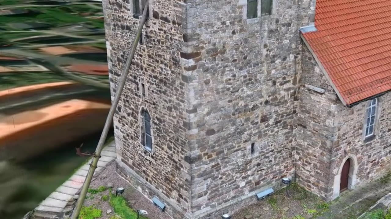 Video: Detailfahrt am 3D-Modell: Turm, Turmhaube und Tympanon der Kirche Hohenkirchen